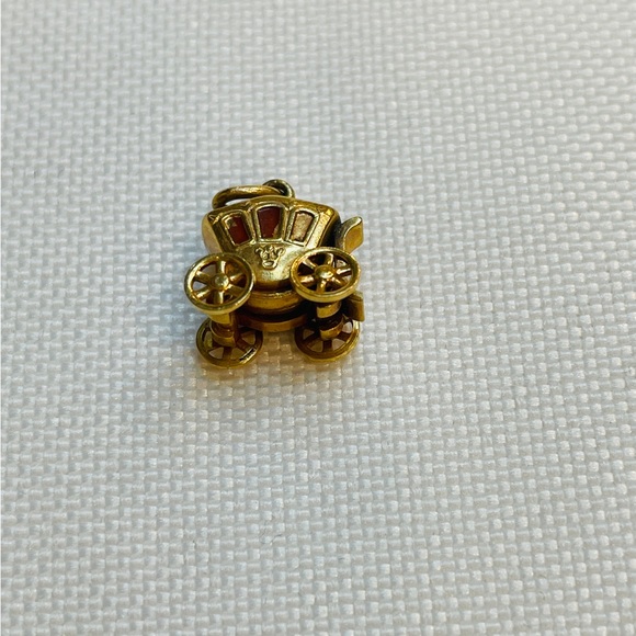 Vintage 10K Gold WL Princess Carriage Charm Pendant Spinning Wheels - Picture 2 of 5